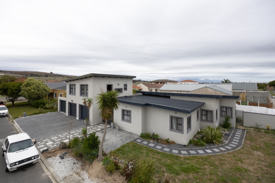 5 Bedroom Property for Sale in Rustdal Western Cape
